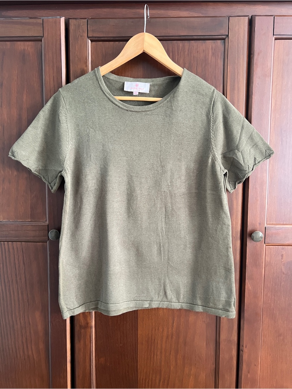 Laurie Felt Capsule Basic Tailored Scalloped Sleeve Knit Top Sweater M